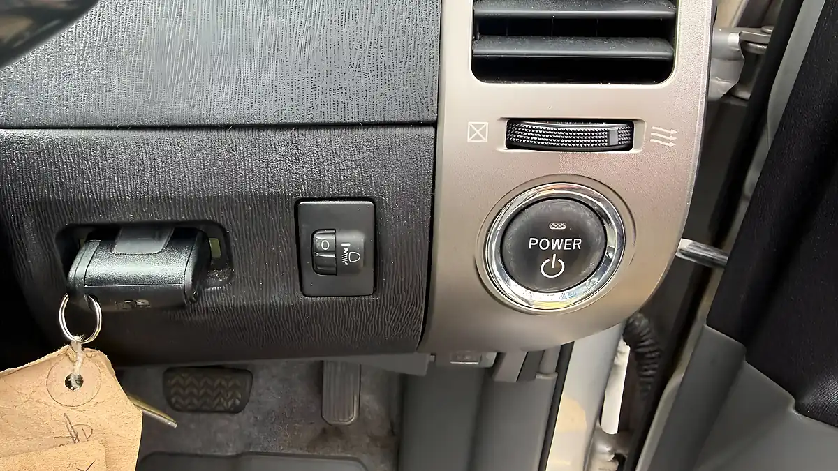 Used 2005 Toyota Prius Spirit Silver - Interior and Exterior details 15