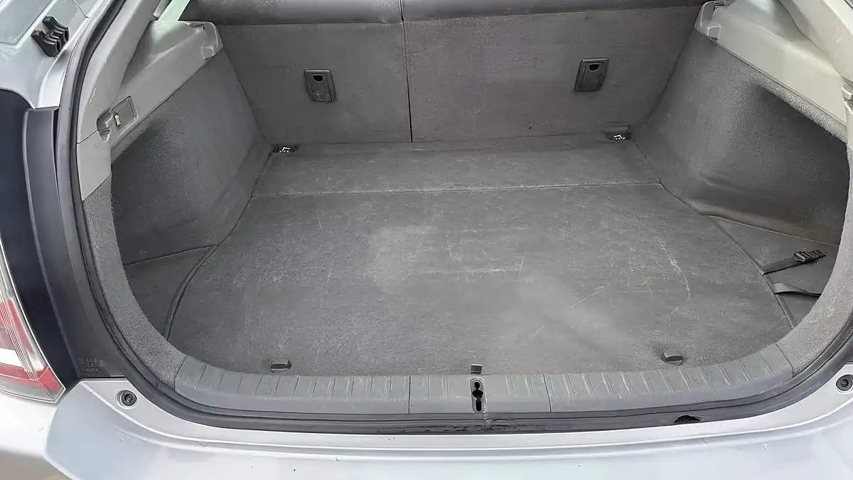 Used 2005 Toyota Prius Spirit Silver - Interior and Exterior details 18