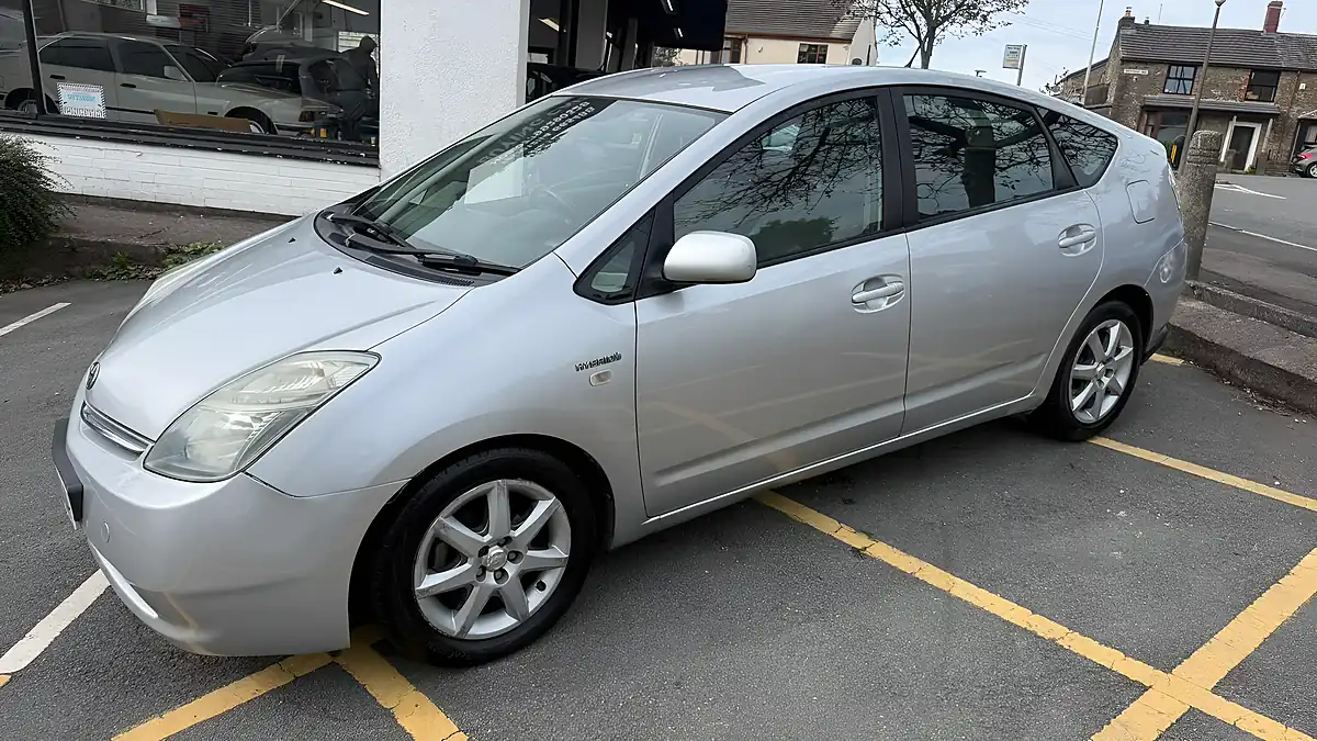 Used 2005 Toyota Prius Spirit Silver - Interior and Exterior details 3