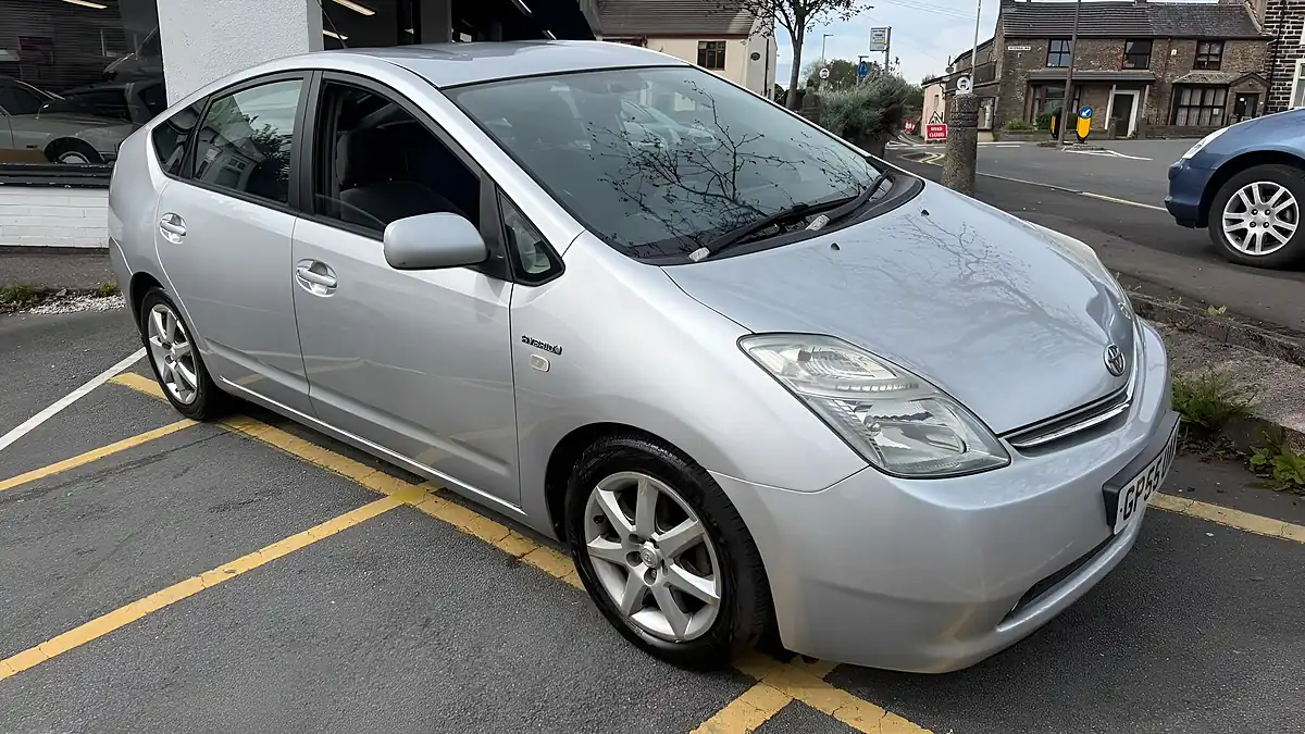 Used 2005 Toyota Prius Spirit Silver - Interior and Exterior details 5
