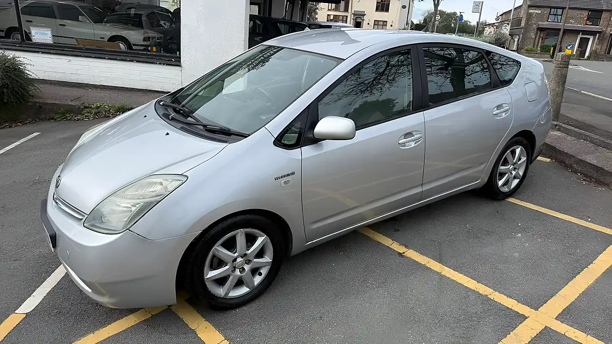 Used 2005 Toyota Prius Spirit Silver - Interior and Exterior details 7