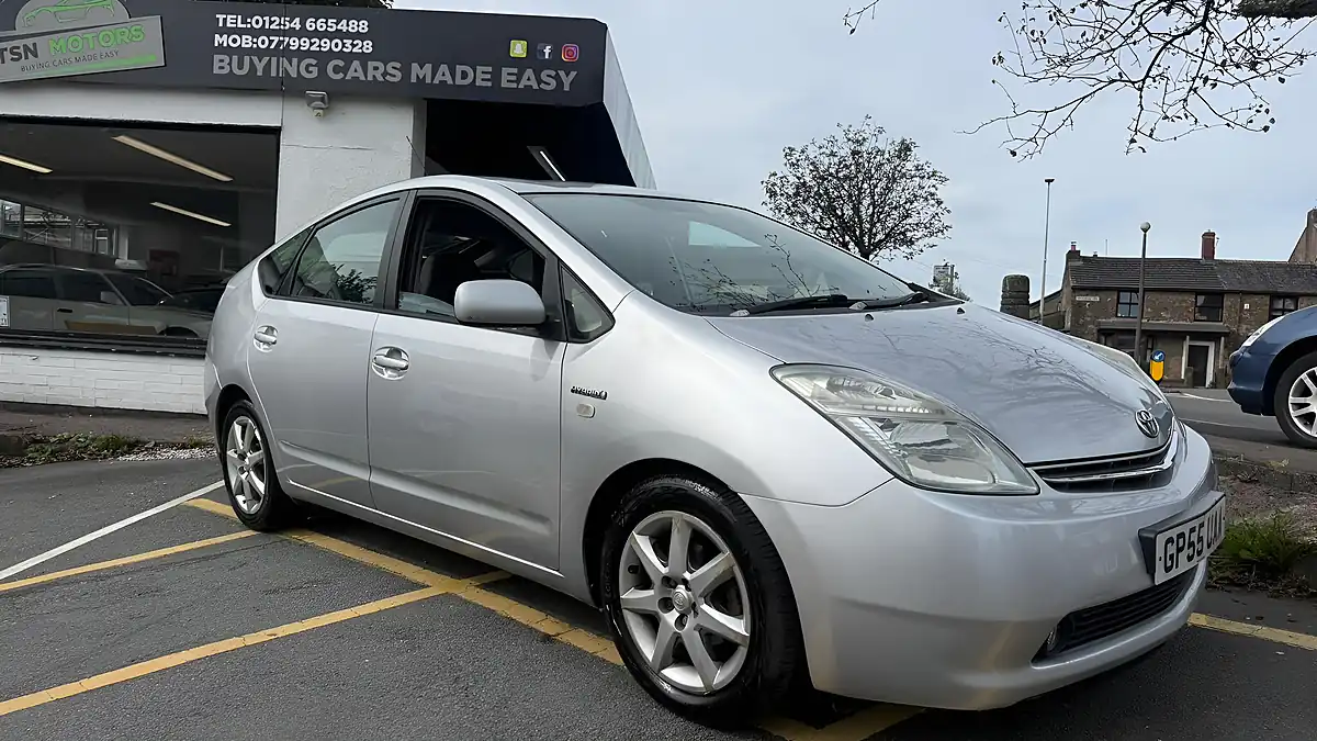 Used 2005 Toyota Prius Spirit Silver - Interior and Exterior details 8