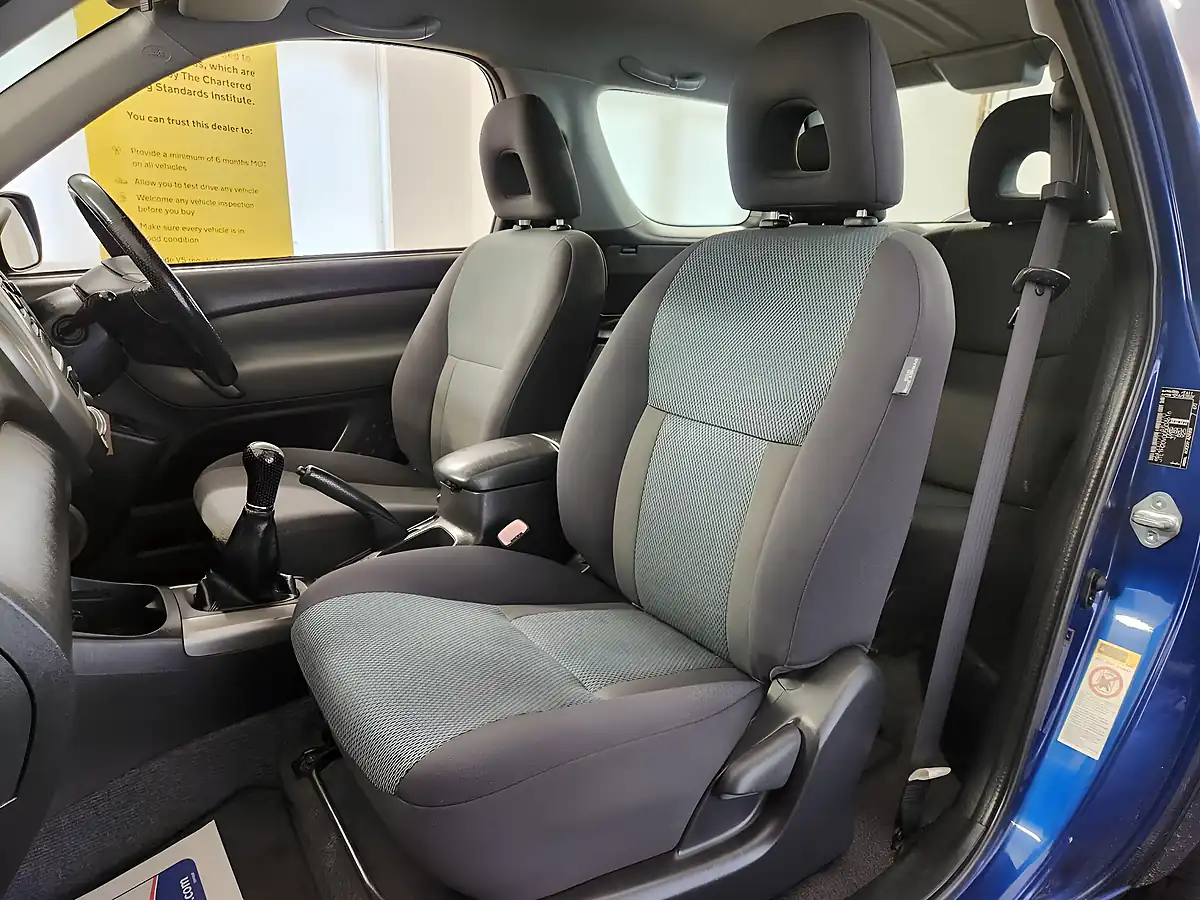 Used 2005 Toyota RAV4 XT3 Blue - Interior and Exterior details 12