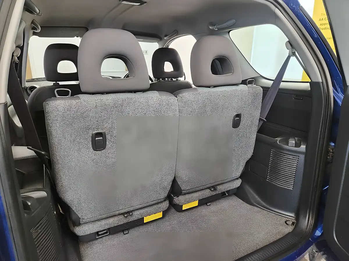 Used 2005 Toyota RAV4 XT3 Blue - Interior and Exterior details 13