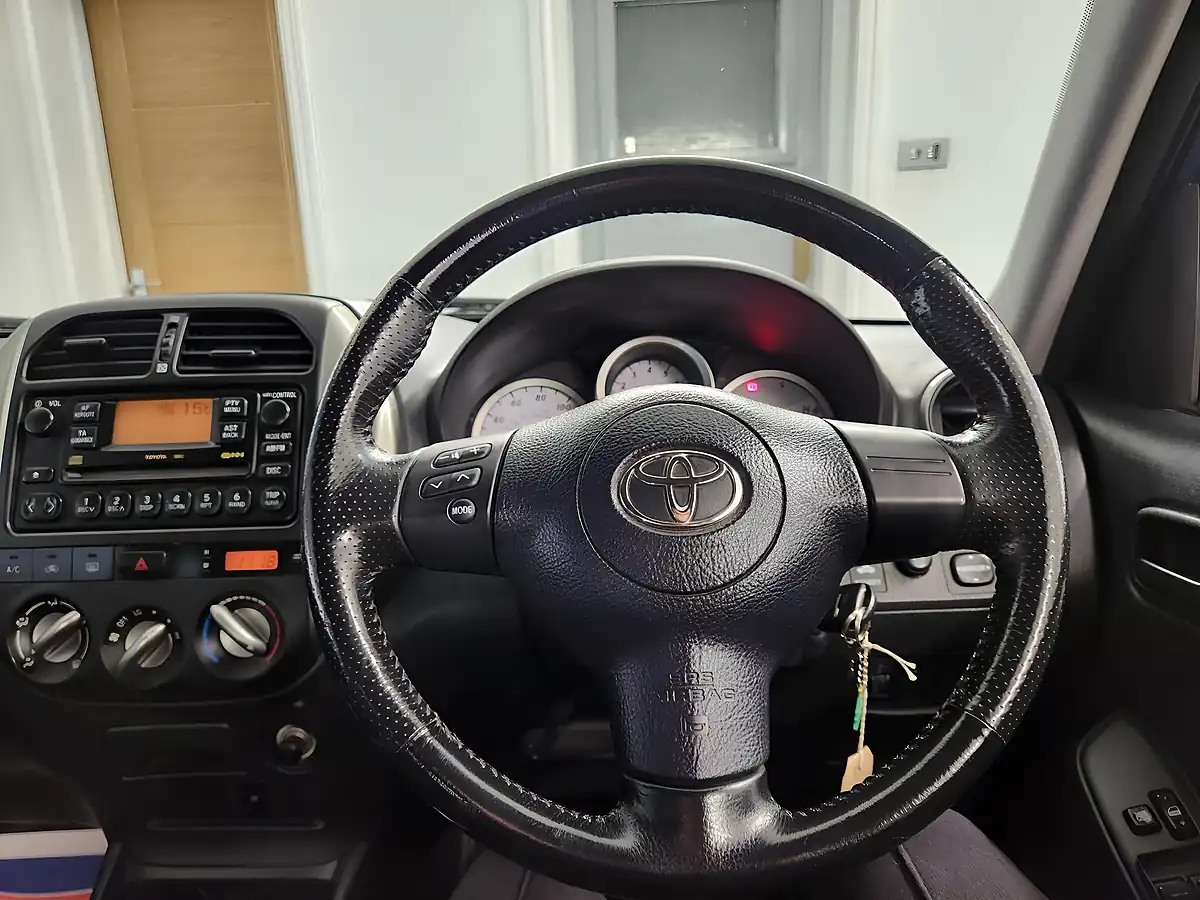 Used 2005 Toyota RAV4 XT3 Blue - Interior and Exterior details 14