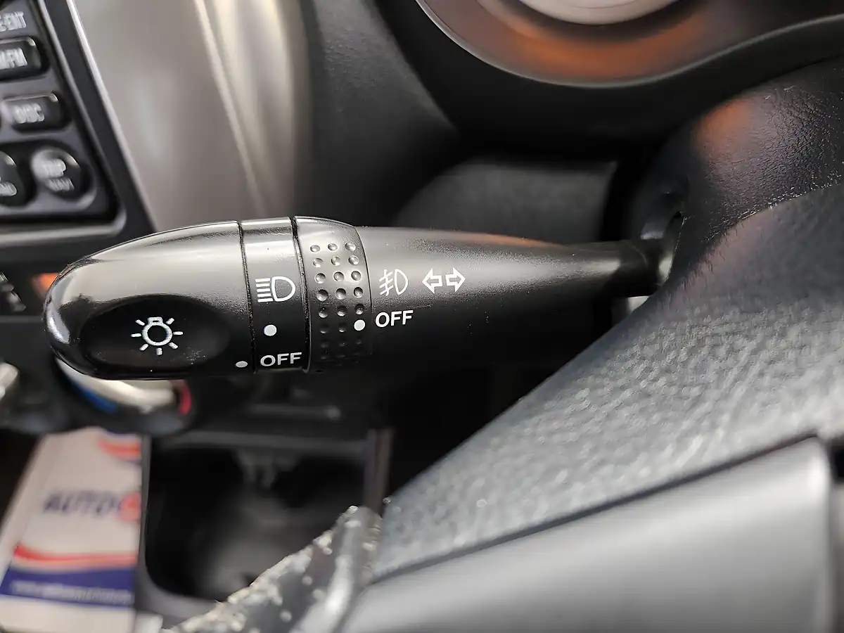Used 2005 Toyota RAV4 XT3 Blue - Interior and Exterior details 15