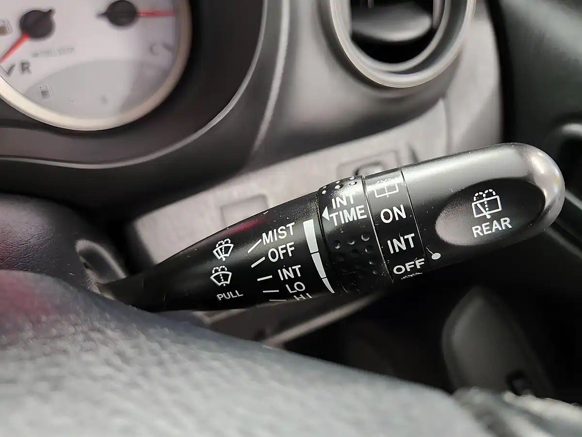 Used 2005 Toyota RAV4 XT3 Blue - Interior and Exterior details 16