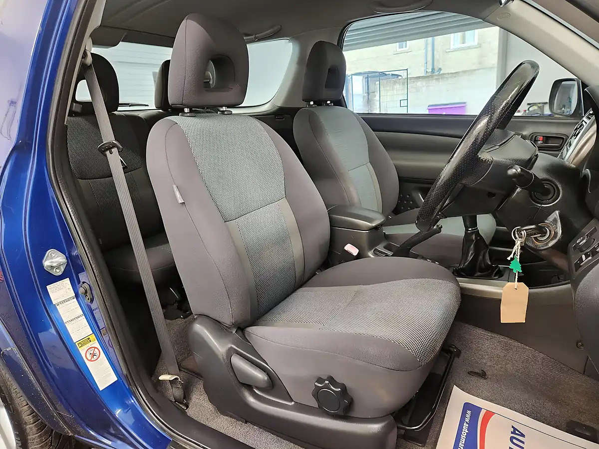Used 2005 Toyota RAV4 XT3 Blue - Interior and Exterior details 8