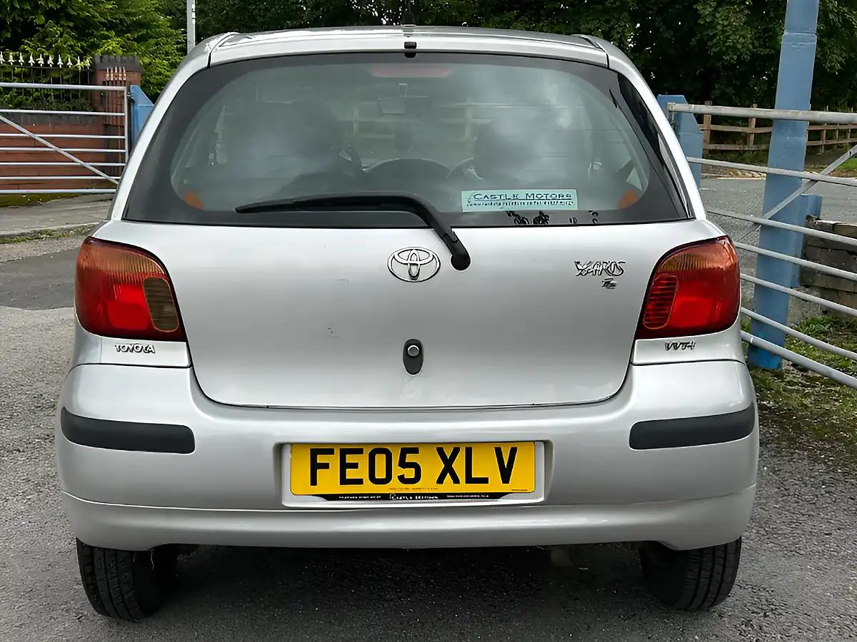Used 2005 Toyota Yaris T2 Silver - Interior and Exterior details 10