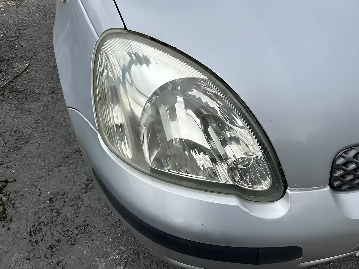 Used 2005 Toyota Yaris T2 Silver - Interior and Exterior details 12
