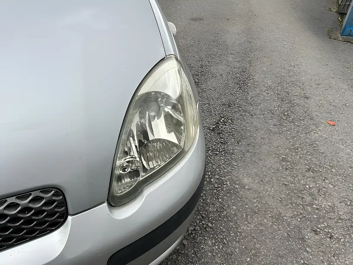 Used 2005 Toyota Yaris T2 Silver - Interior and Exterior details 13