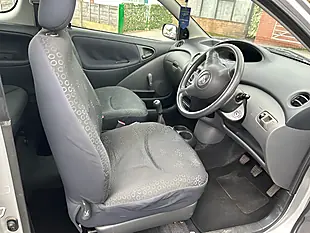 Used 2005 Toyota Yaris T2 Silver - Interior and Exterior details 15