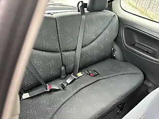 Used 2005 Toyota Yaris T2 Silver - Interior and Exterior details 16