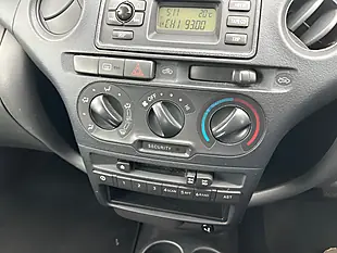 Used 2005 Toyota Yaris T2 Silver - Interior and Exterior details 17