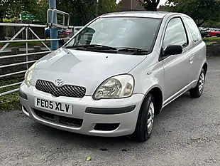 Used 2005 Toyota Yaris T2 Silver - Interior and Exterior details 2
