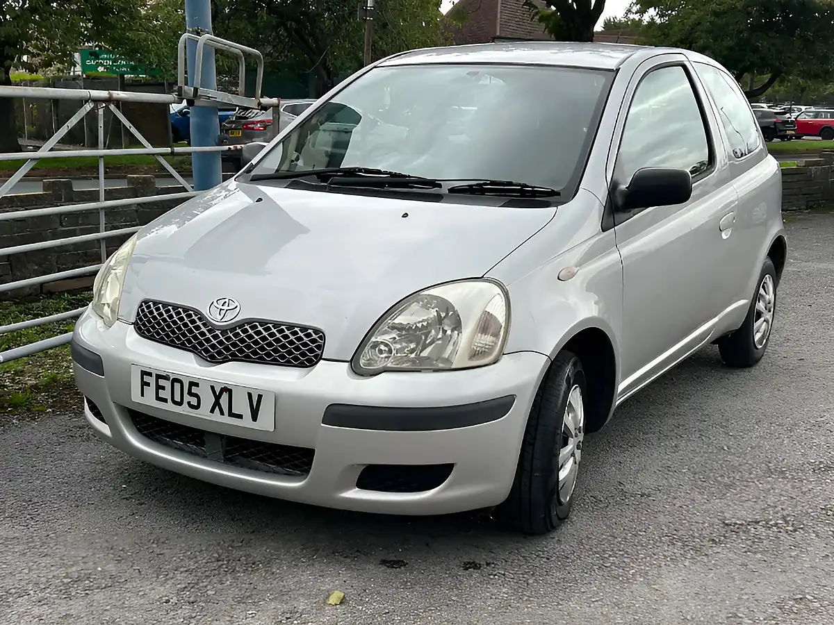 Used 2005 Toyota Yaris T2 Silver - Interior and Exterior details 2