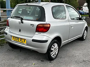 Used 2005 Toyota Yaris T2 Silver - Interior and Exterior details 4
