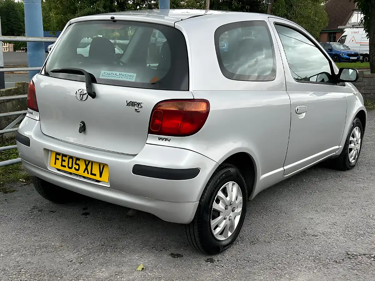 Used 2005 Toyota Yaris T2 Silver - Interior and Exterior details 4