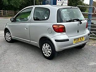 Used 2005 Toyota Yaris T2 Silver - Interior and Exterior details 5