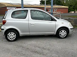 Used 2005 Toyota Yaris T2 Silver - Interior and Exterior details 7