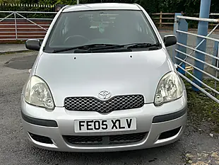 Used 2005 Toyota Yaris T2 Silver - Interior and Exterior details 9