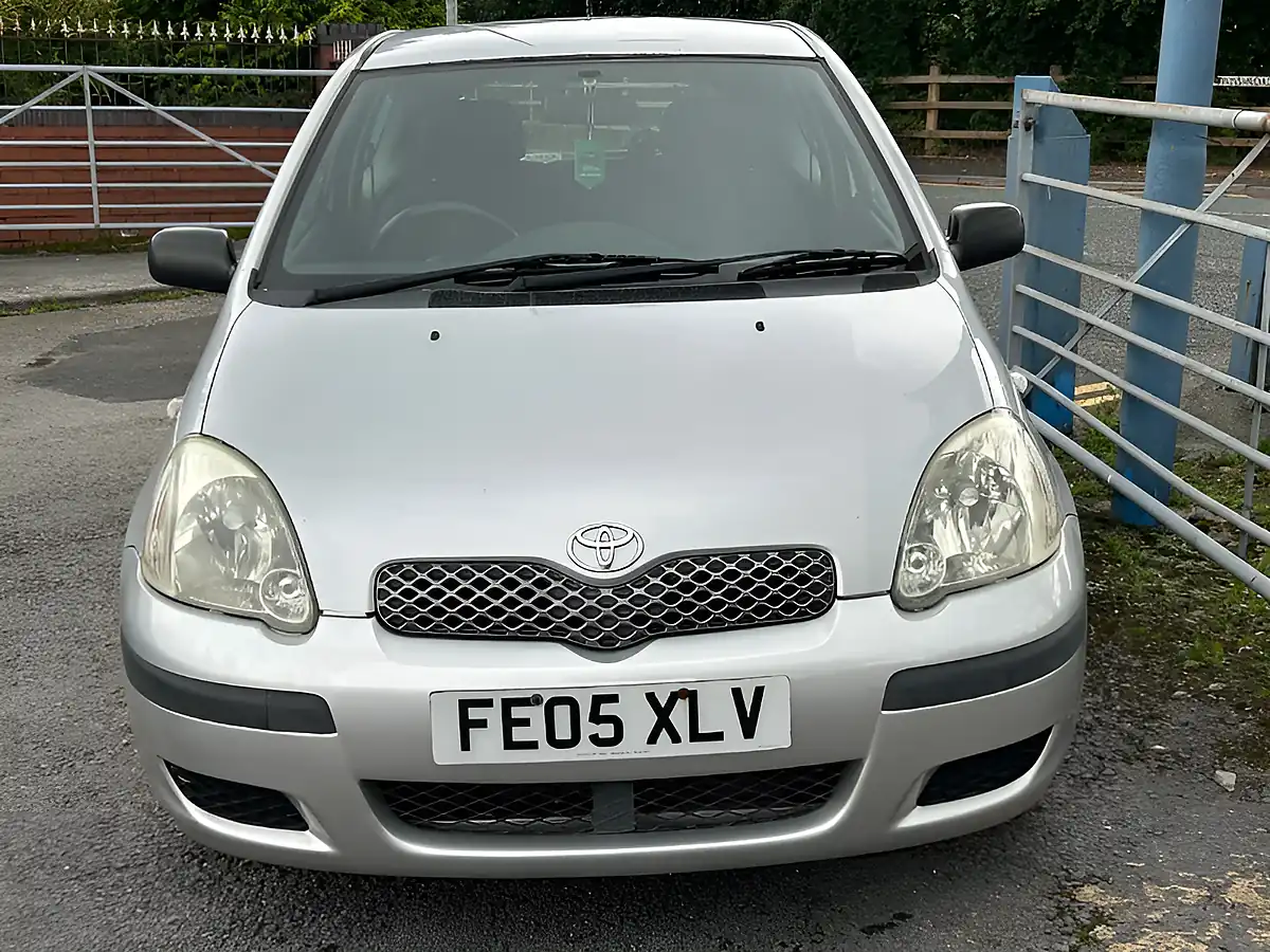 Used 2005 Toyota Yaris T2 Silver - Interior and Exterior details 9