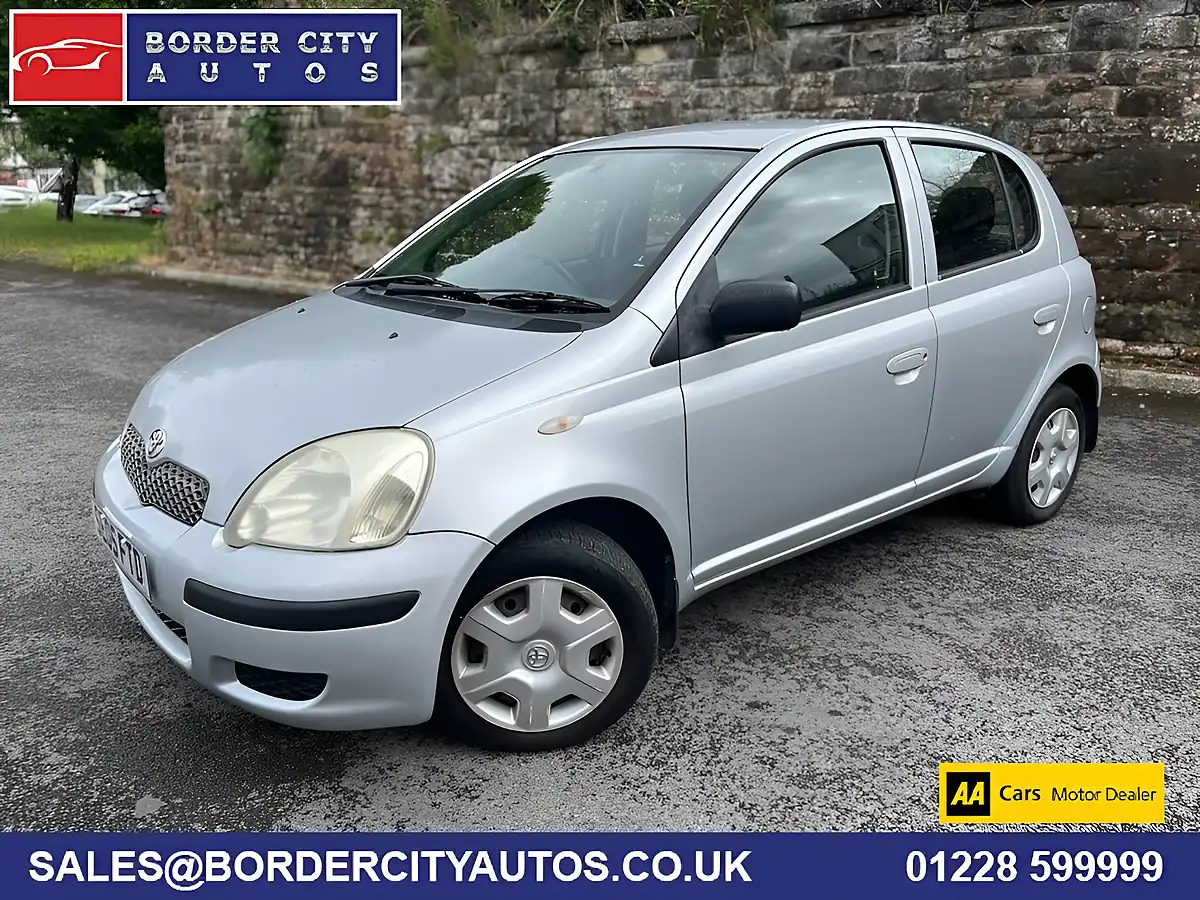 Used 2005 Toyota Yaris T3 Silver - Front View