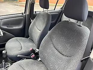 Used 2005 Toyota Yaris T3 Silver - Interior and Exterior details 11