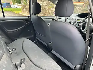 Used 2005 Toyota Yaris T3 Silver - Interior and Exterior details 13