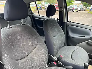 Used 2005 Toyota Yaris T3 Silver - Interior and Exterior details 14