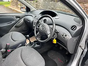 Used 2005 Toyota Yaris T3 Silver - Interior and Exterior details 15