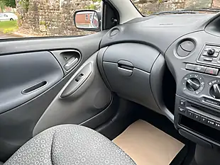 Used 2005 Toyota Yaris T3 Silver - Interior and Exterior details 16
