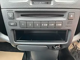 Used 2005 Toyota Yaris T3 Silver - Interior and Exterior details 19