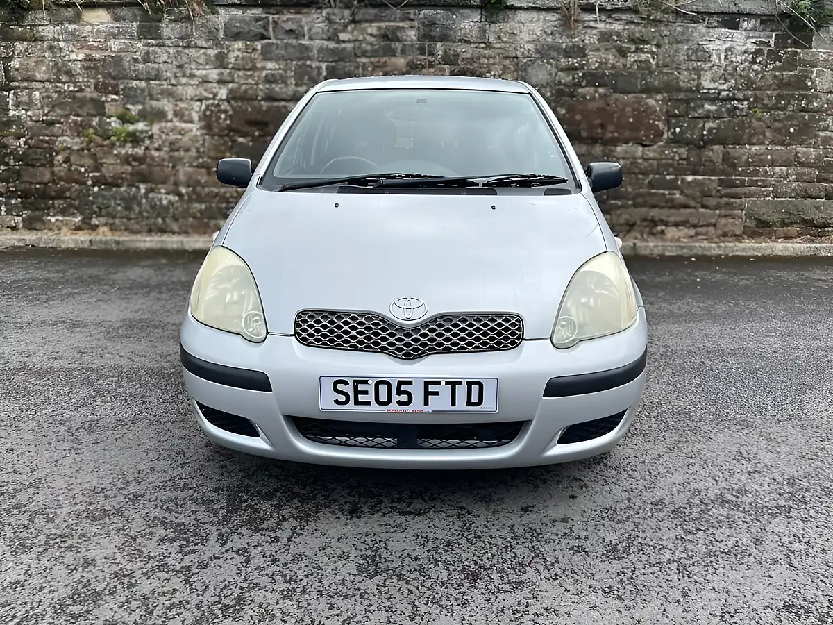 Used 2005 Toyota Yaris T3 Silver - Interior and Exterior details 2