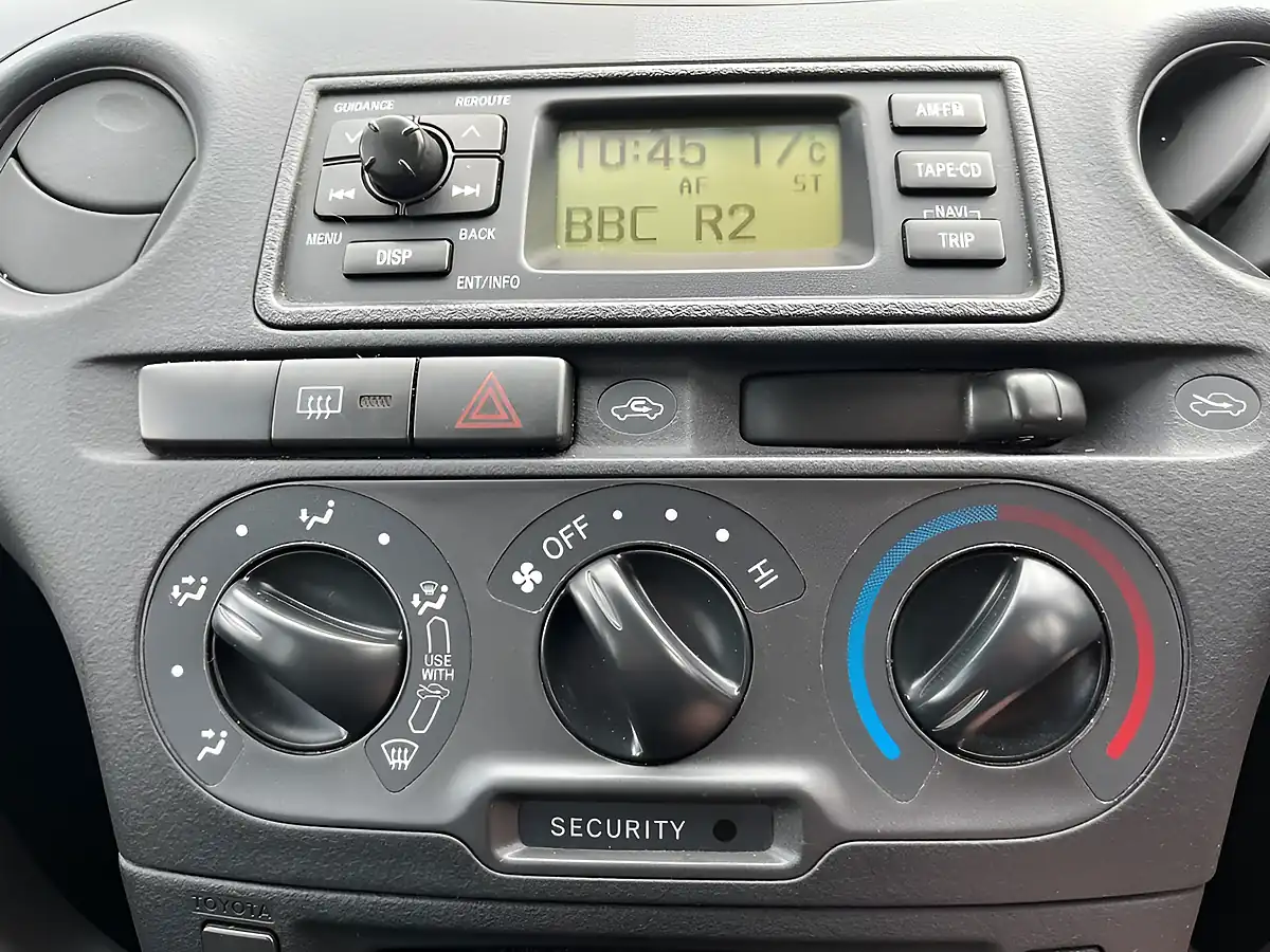 Used 2005 Toyota Yaris T3 Silver - Interior and Exterior details 20
