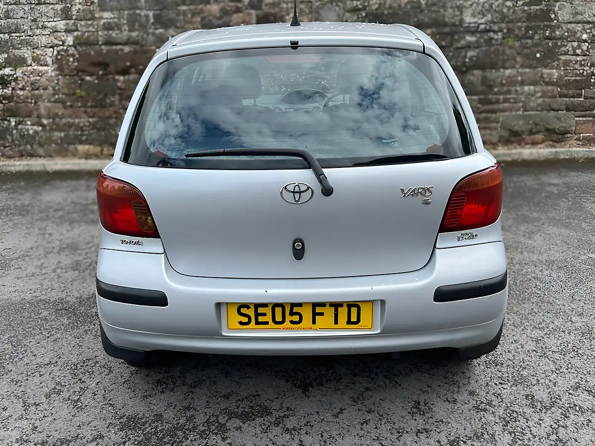 Used 2005 Toyota Yaris T3 Silver - Interior and Exterior details 6