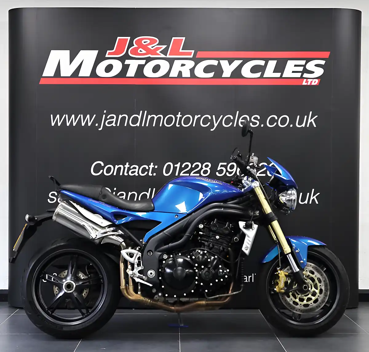 Used 2005 Triumph Speed Triple Blue - Interior and Exterior details 2