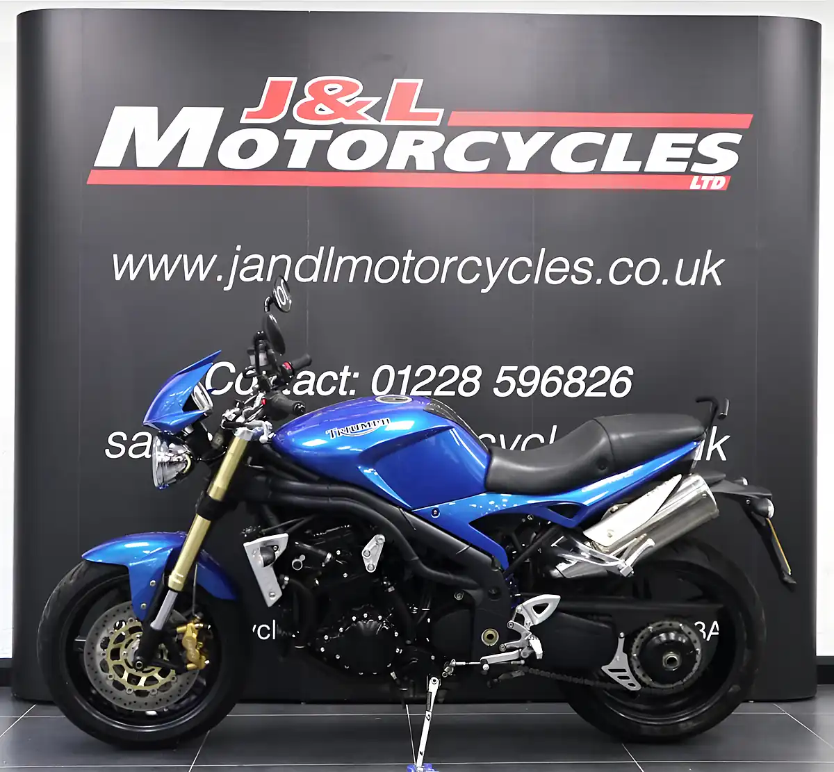 Used 2005 Triumph Speed Triple Blue - Interior and Exterior details 6