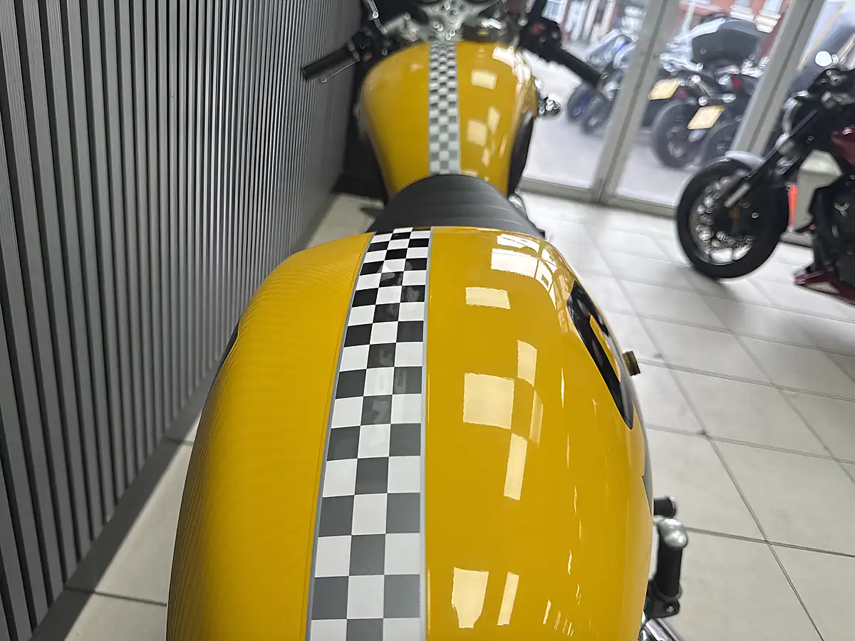 Used 2005 Triumph Thruxton Standard Yellow - Interior and Exterior details 10