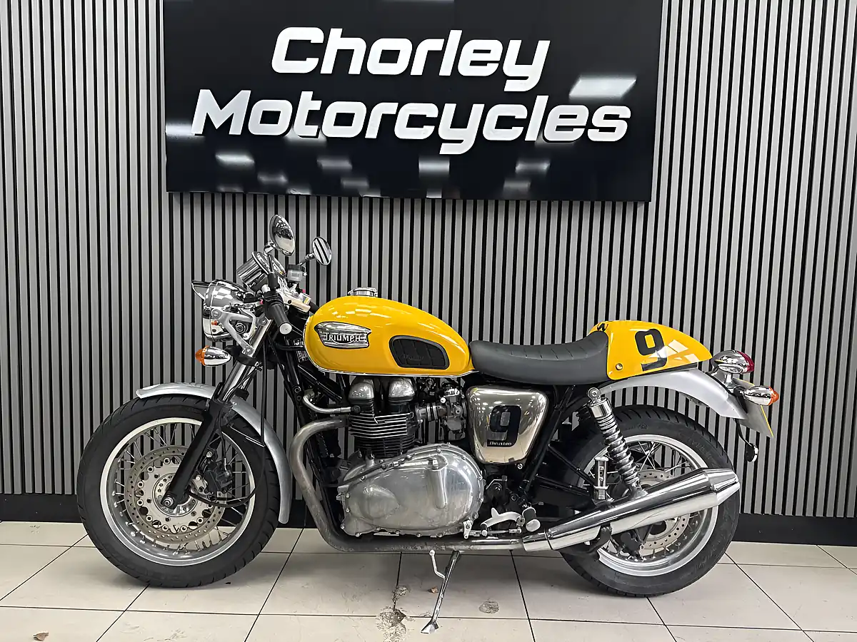 Used 2005 Triumph Thruxton Standard Yellow - Interior and Exterior details 11