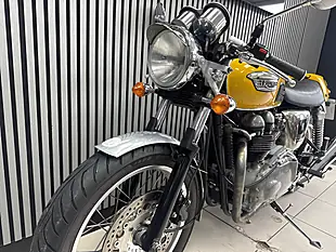 Used 2005 Triumph Thruxton Standard Yellow - Interior and Exterior details 12