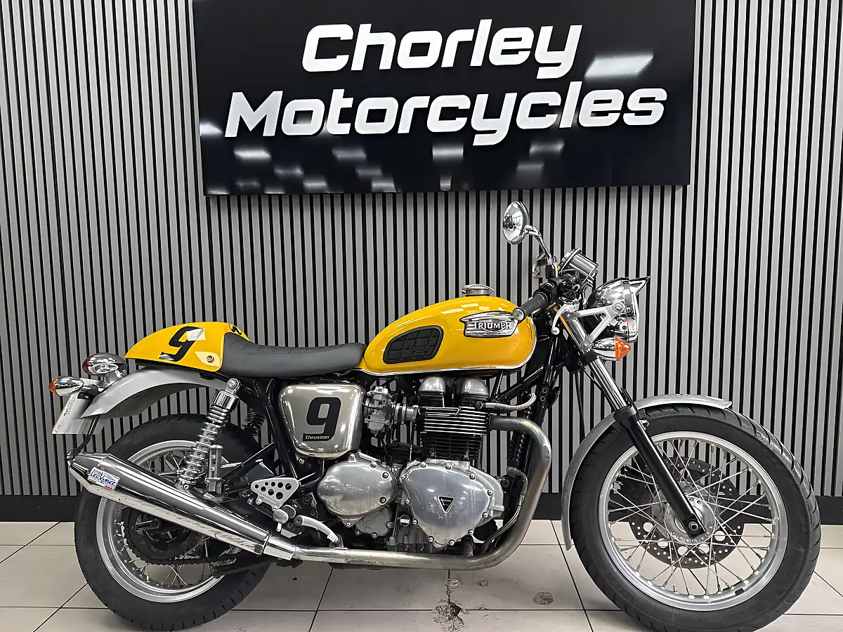 Used 2005 Triumph Thruxton Standard Yellow - Interior and Exterior details 14