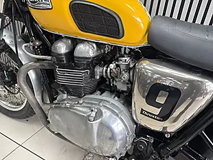 Used 2005 Triumph Thruxton Standard Yellow - Interior and Exterior details 15