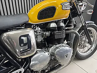 Used 2005 Triumph Thruxton Standard Yellow - Interior and Exterior details 5