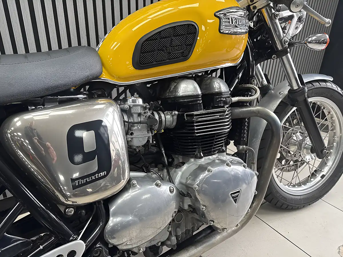 Used 2005 Triumph Thruxton Standard Yellow - Interior and Exterior details 5