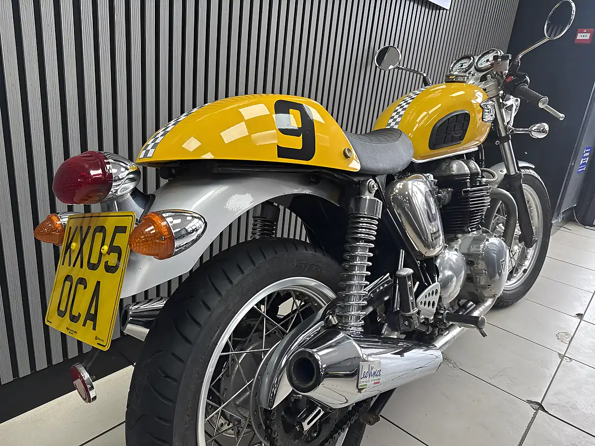 Used 2005 Triumph Thruxton Standard Yellow - Interior and Exterior details 6