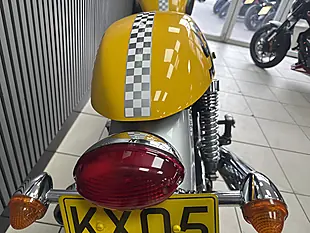 Used 2005 Triumph Thruxton Standard Yellow - Interior and Exterior details 7
