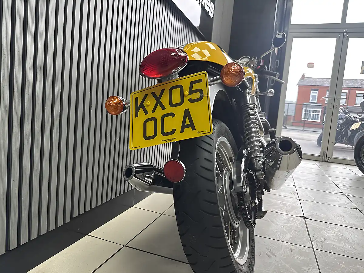 Used 2005 Triumph Thruxton Standard Yellow - Interior and Exterior details 8