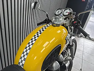 Used 2005 Triumph Thruxton Standard Yellow - Interior and Exterior details 9