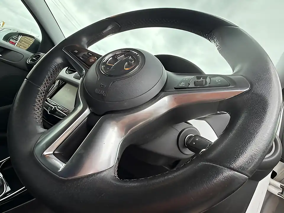 Used 2005 Vauxhall Adam Energised White - Interior and Exterior details 13